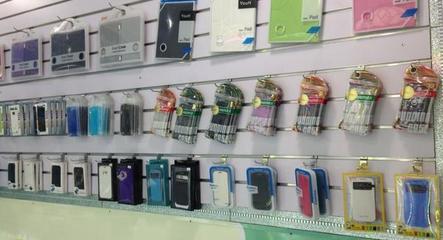 手機(jī)配件店接連關(guān)閉，自動售貨機(jī)徹底取代3C實體店